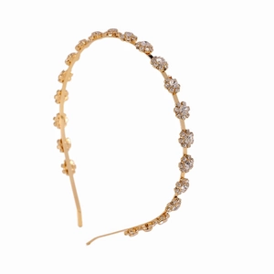 Eleganter goldener Haarreif mit funkelnden Sonnenblumen aus Strass auf einem weißen Hintergrund