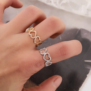 Elegante anello aperto a forma di cuore con zirconi cubici in finiture oro e argento