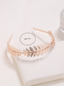 Détail du serre-tête de mariée en feuilles d'or rose avec texture métallique et 38cm de long
