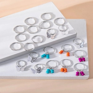Anillos de pelo metálicos plateados con dijes de mariposa y cuentas para trenzas