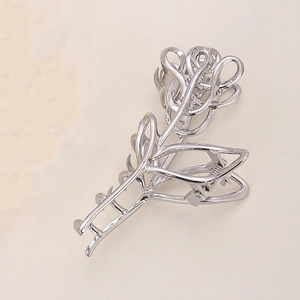 Elegante pinza para el cabello de metal plateado con diseño floral de tulipán