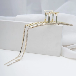 Pince à cheveux élégante en métal doré avec de longues franges en strass scintillants