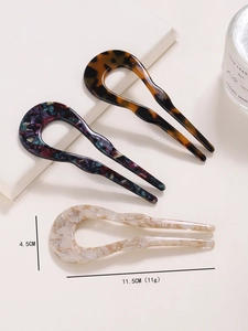 Detailed view of U-shaped acetate hairpins showing size 11.5cm and leopard patterns