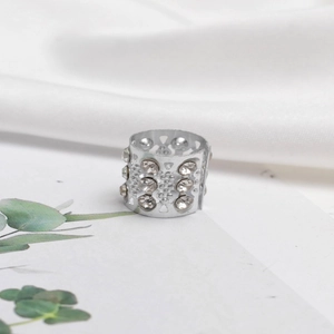 Anneau de cheveux évidé en argent avec strass brillants pour coiffures bohèmes