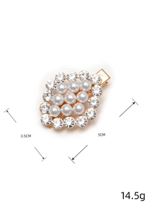 Detailed view of pearl and rhinestone hair clip with dimensions 5CM by 3.5CM