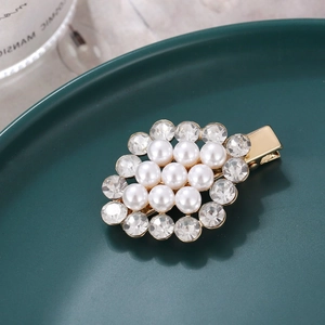 Elegant gold duckbill hair clip with white pearls and sparkling diamond-cut rhinestones