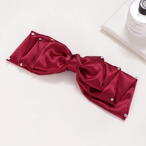 Pince à cheveux élégante en satin bordeaux avec nœud triple couche et strass brillants