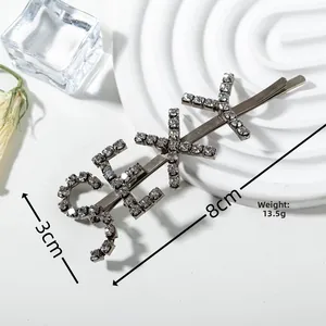Detailansicht der silbernen SEXY Strass-Haarklammer mit 8cm Länge und 3cm Höhe