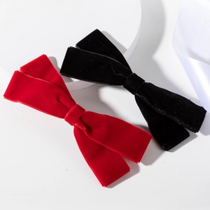 Elegante Haarklammern mit Samtschleifen in Rot und Schwarz für süße Prinzessinnen-Frisuren