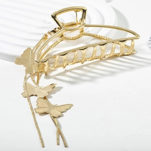 Elegante pinza per capelli a farfalla in metallo dorato con nappe e ciondoli pendenti