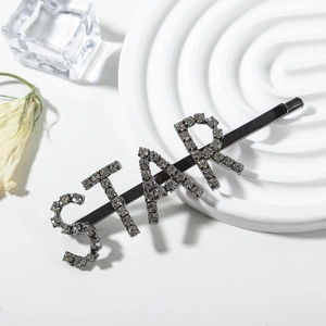 Moderner silberfarbener STAR Buchstaben-Haarclip mit funkelnden dunklen Strasssteinen