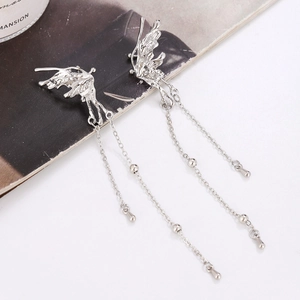 Boucles d'oreilles manchette papillon argenté avec franges et gouttes métalliques fines