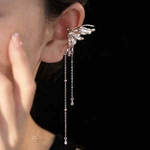Boucles d'Oreilles Ear Cuff en Alliage Aile de Papillon à Gland Style Métal Liquide Longue Chaîne Bijoux en Argent