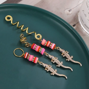 Ciondoli per dreadlocks a forma di coccodrillo con perline colorate e anelli oro