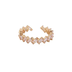 Adjustable gold plated ring with rectangular zircons, 6.5cm circumference, 2.1g weight