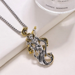 Collana in acciaio al titanio con pendente angelo bicolore ed elegante catena box
