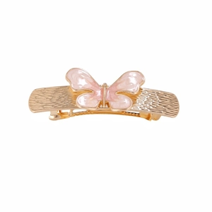 Barrette papillon dorée élégante avec ailes en émail rose sur fond blanc