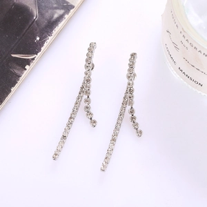 Boucles d'oreilles élégantes à pampilles en argent avec zircons blancs étincelants chic