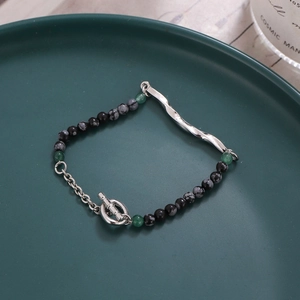 Bracelet en perles d'émeraude, pierre de flocon, chaîne argentée et fermoir OT