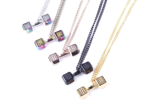 Détails des pendentifs haltères en cinq couleurs avec gravures de motivation