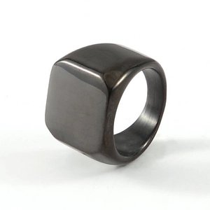 Anello a sigillo da uomo in acciaio inossidabile nero lucido dal design moderno