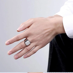 Anello sigillo da uomo in acciaio inossidabile lucido con faccia rettangolare piatta