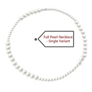 Collier de perles blanches dégradées avec fermoir en métal argenté sur fond blanc épuré