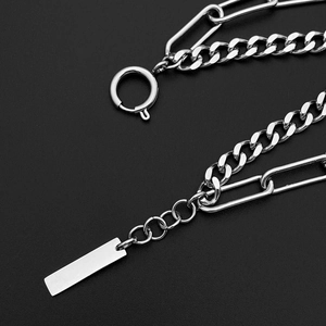 Bracciale a doppio strato in acciaio al titanio con maglie cubane e ciondolo rettangolare