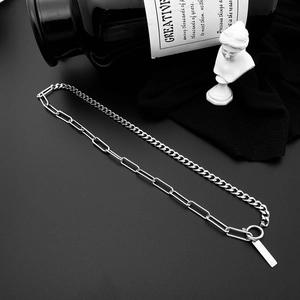 Collier Double Chaîne Asymétrique en Acier Titane Unisexe Minimaliste Streetwear Chaîne Cubaine Trombone Choker Bijoux Esthétiques Quotidien