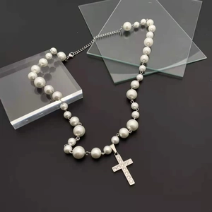 Hip hop pearl necklace for men and women featuring a sparkling crystal cross pendant