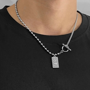 Hip Hop Titanstahl Asymmetrische Spleißkette Halskette Für Herren Damen Vintage Königin Porträt Anhänger OT Schnalle Schmuck