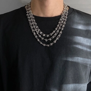 Collana a tre strati in acciaio inossidabile con maglie annodate in stile industriale