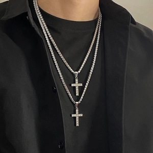 Set di collane hip hop da uomo in argento con pendente a croce e pietre di zircone