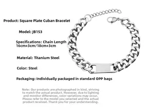 Vista dettagliata del bracciale a catena cubana con targhetta quadrata in acciaio