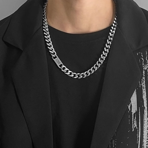 Collier cubain pour hommes en acier argenté avec pendentif rectangulaire gravé ALIVE