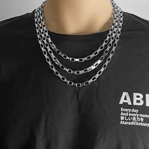 Dreilagiges Set silberner Edelstahl-Boxketten für einen modischen Streetstyle-Lagenlook