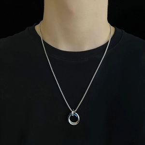 Collier hip hop pour homme avec pendentif à trois anneaux en acier inoxydable tricolore