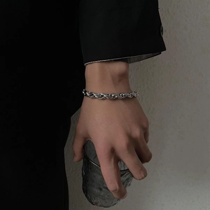 Bracelet rétro fait main en acier titane tressé pour homme avec maillons métalliques argent