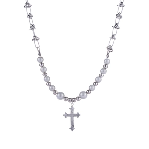 Collier rétro punk avec pendentif croix, perles réfléchissantes et chaîne trombone