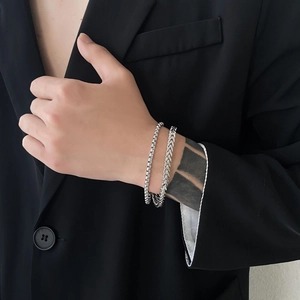 Détails de bracelets double couche en acier titane argenté avec mailles box et épi de blé