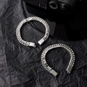 Bracelet pour homme en acier inoxydable argenté avec double chaîne Franco et fermoir poli