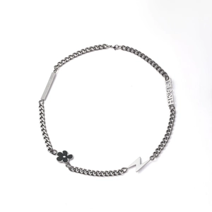 Collier hip-hop avec pendentif éclair et fleur noire en acier titane argenté vieilli