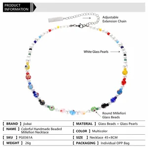 Collana artigianale di perline colorate con margherite e perline di vetro bianche
