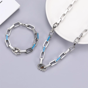 Ensemble collier et bracelet hip hop en acier titane avec éclair et émail bleu élégant