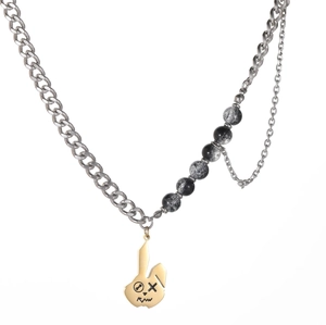 Collier chaîne cubaine punk avec perles de marbre et pendentif tête de lapin dorée