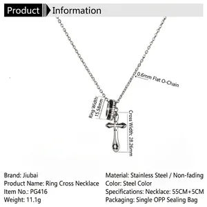 Collier avec pendentif croix en acier titane et anneau gravé sur une fine chaîne en O
