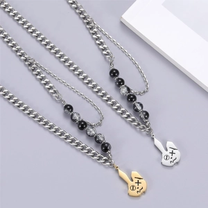 Collier Chaîne Cubaine Double Couche en Acier Inoxydable Hiphop Avec Pendentif Lapin et Perles Marbrées Bijoux Streetwear Homme Femme