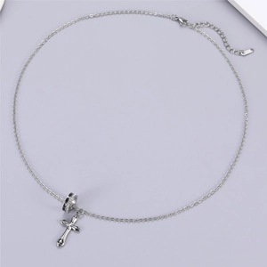 Collier hip hop pour homme avec pendentif croix et anneau en émail noir sur chaîne acier
