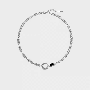 Collier pour homme en acier titane avec maillons argentés et pierres rectangulaires