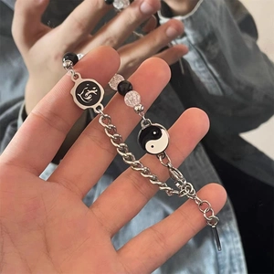 Bracciale da uomo in acciaio al titanio con ciondolo Tai Chi Yin Yang e perle portafortuna